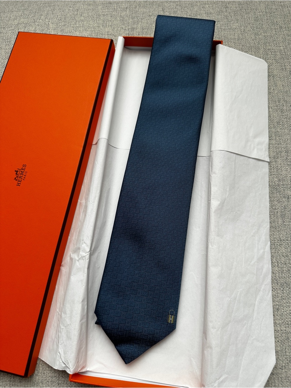 Hermes Pinces H tie with lock embroidered
